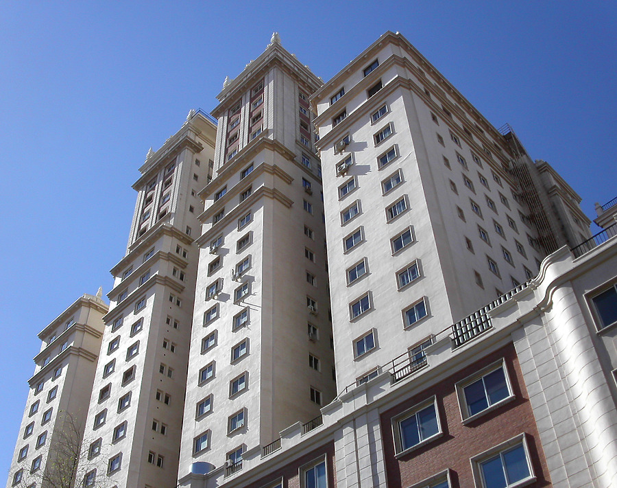 Edificio España by Cesar Serrano