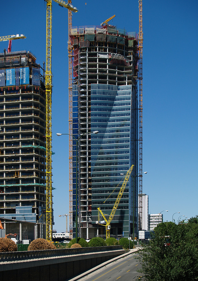 Torre Espacio by Cesar Serrano