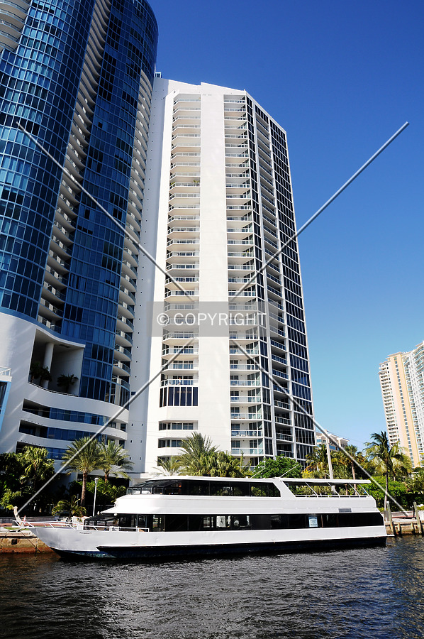 Las Olas River House by Jorge Molina