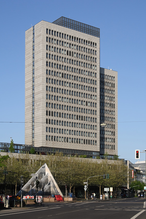 Landeszentralbank by Michiel van Dijk