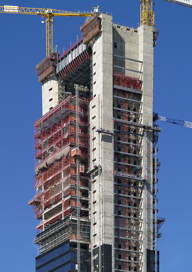 Torre Caja Madrid by Cesar Serrano