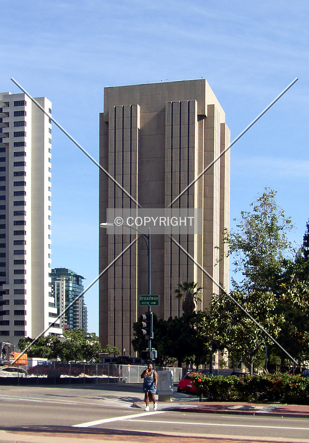 Metropolitan Correctional Center by Chris Patriarca