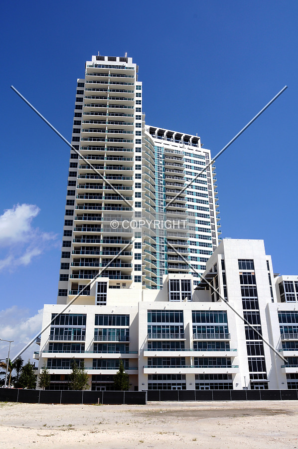 4 Midtown by Jorge Molina