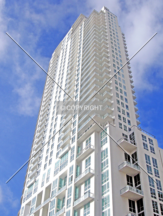 Met 1 by Jorge Molina