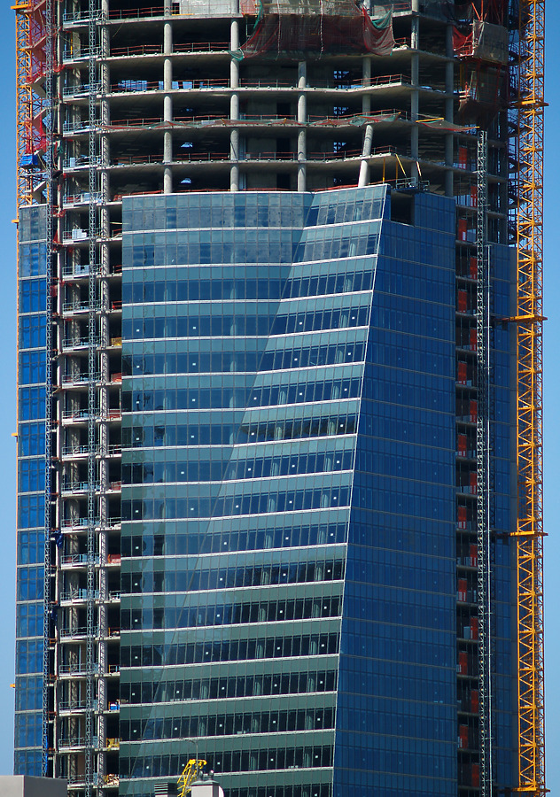 Torre Espacio by Cesar Serrano