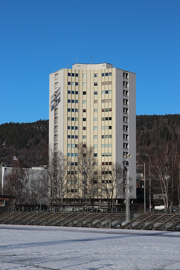 Skistadbygget by Kjetil Balog