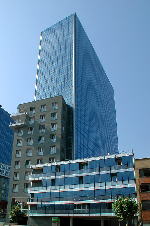 Isozaki Atea I by John Bek