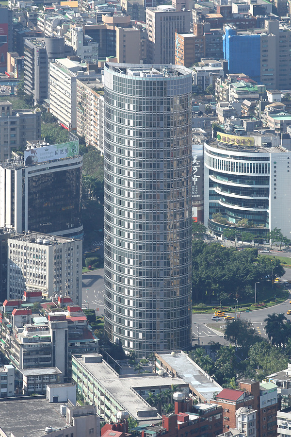 Taishin Bank Tower by Michiel van Dijk