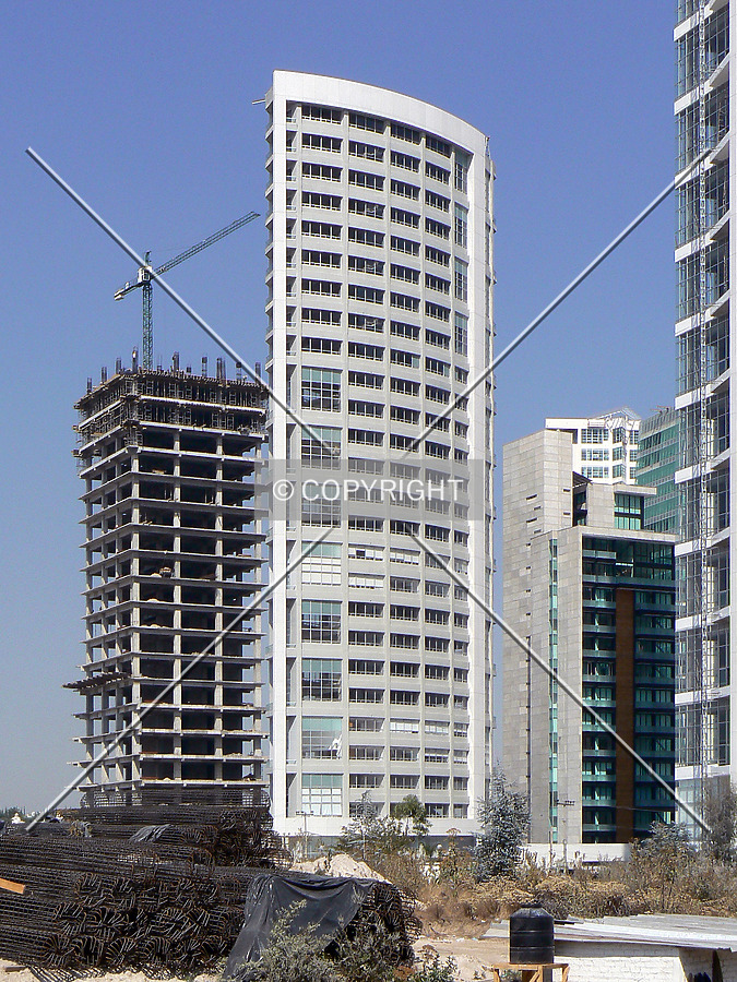 Torre Aura Puerta de Hierro by Luis Ibáñez