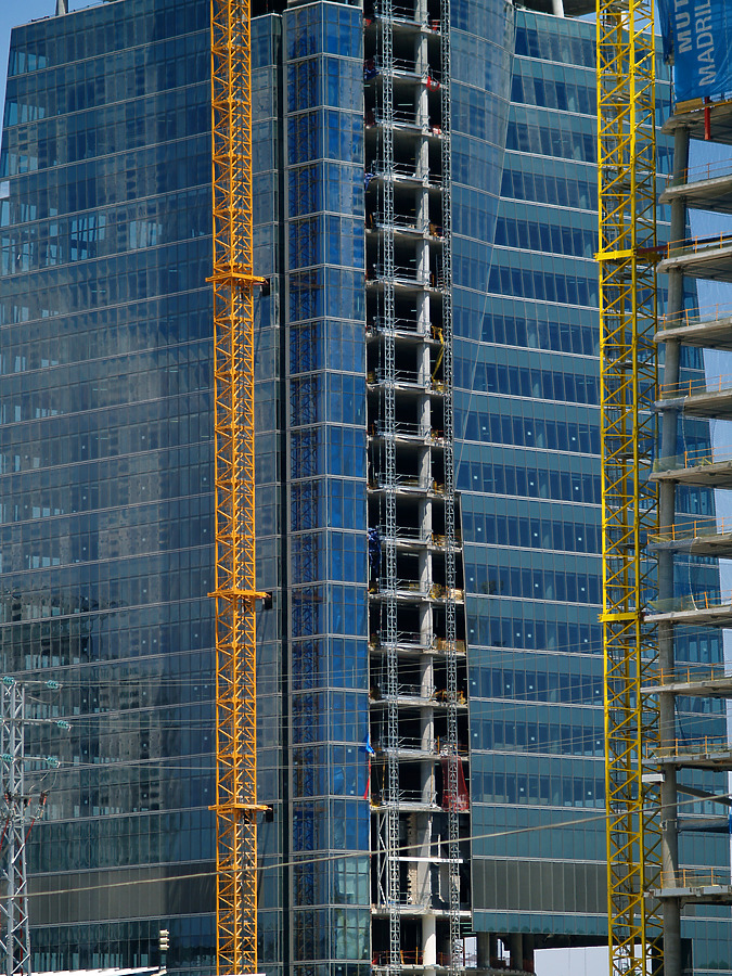 Torre Espacio by Cesar Serrano