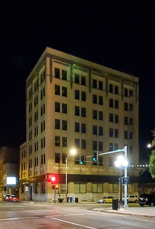 Peoples Bank Building by Ryan Hildebrand