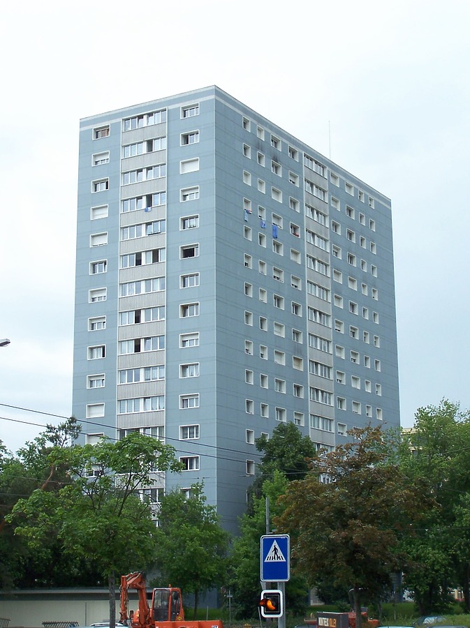 39bis-43 Avenue des Gros-Chêne by Huopa