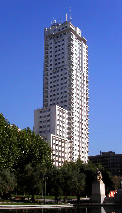Torre de Madrid by Cesar Serrano