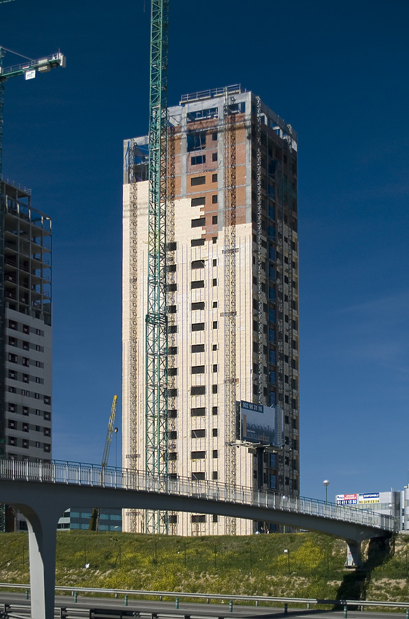 Torre Ámbar by Cesar Serrano