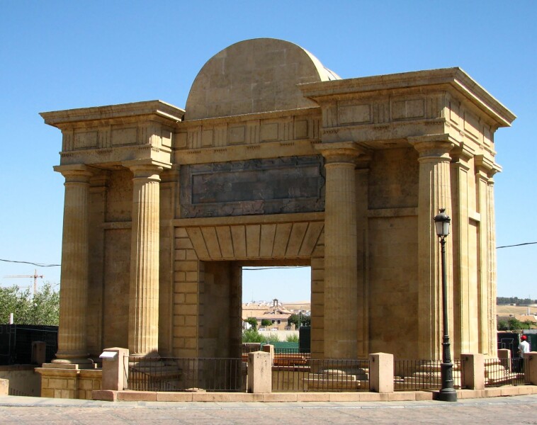 Puerta de Puente Romano