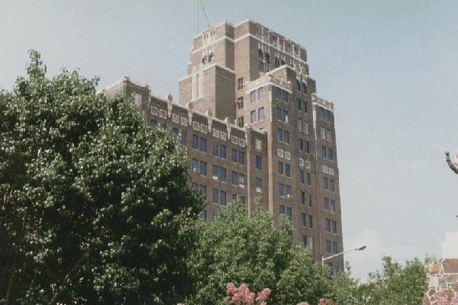 Threefoot Building by Rodney Gunn