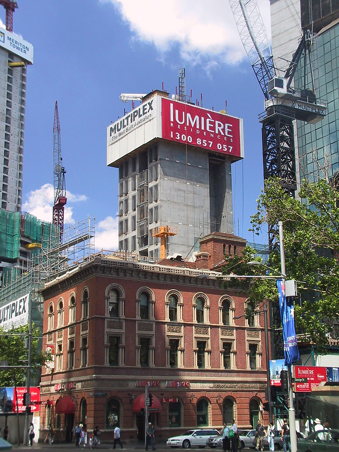 Lumière Residences by John Bek