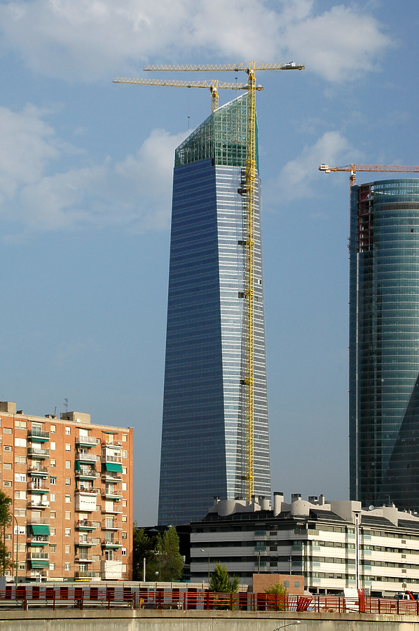 Torre de Cristal by John Bek