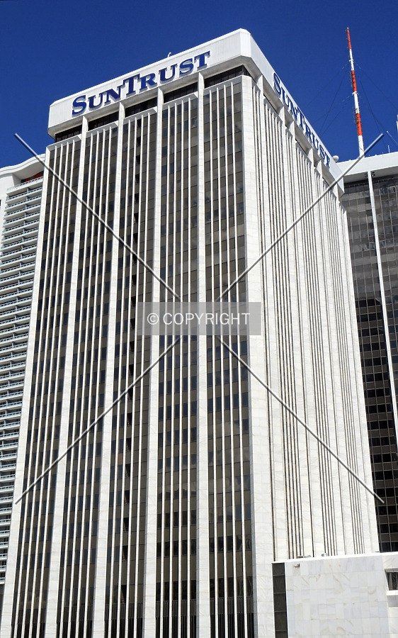 SunTrust International Center by Jorge Molina