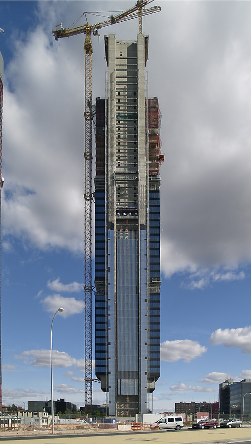Torre Caja Madrid by Cesar Serrano