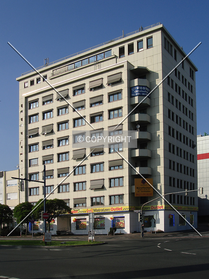 Strahlenberger Straße 123 by Nephilim