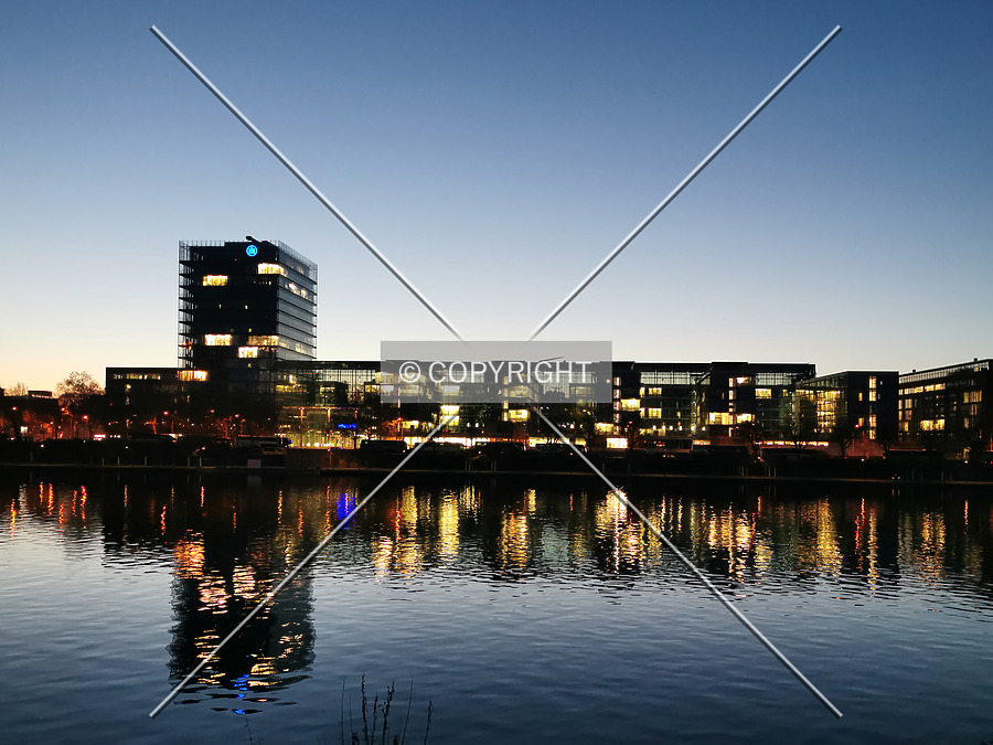 Allianz-Kai by Nephilim