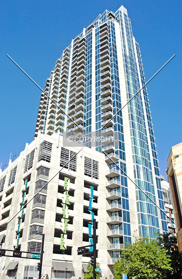 Element by Jorge Molina