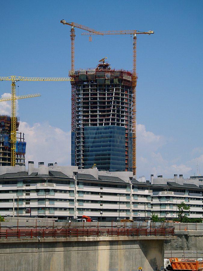 Torre Espacio by Cesar Serrano