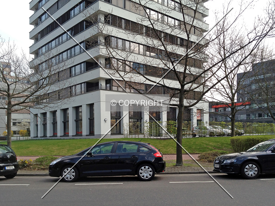 Lyoner Straße 19 by Nephilim