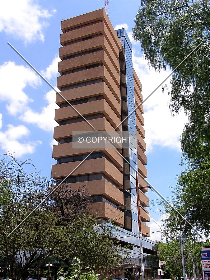 Edificio Muñiz Werge by Luis Ibáñez
