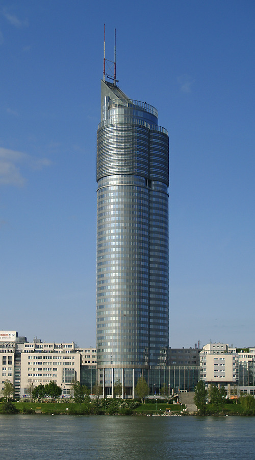 Millennium Tower by Cesar Serrano