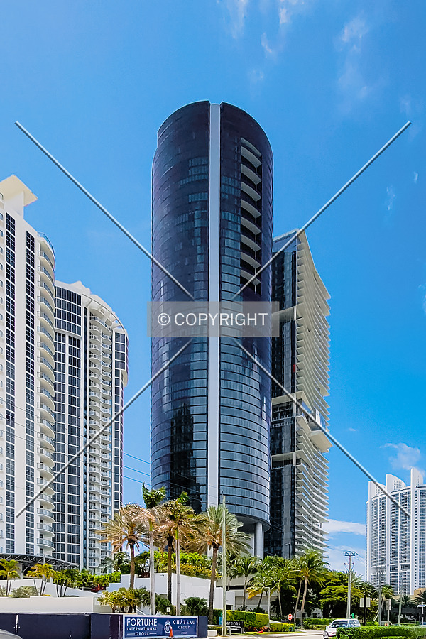 Porsche Design Tower by Ryan Hildebrand