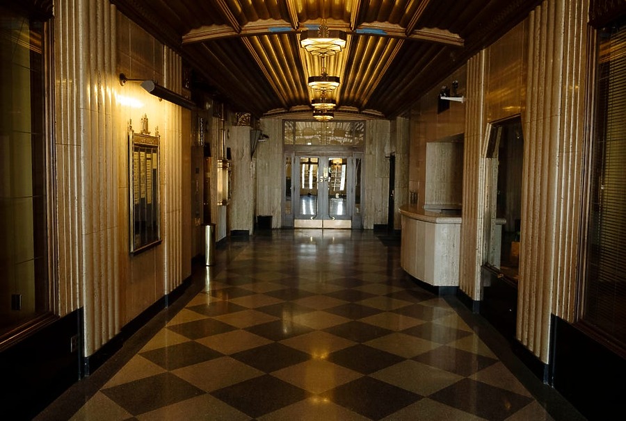 Hulman Building by Stan Sussina / Courier & Press