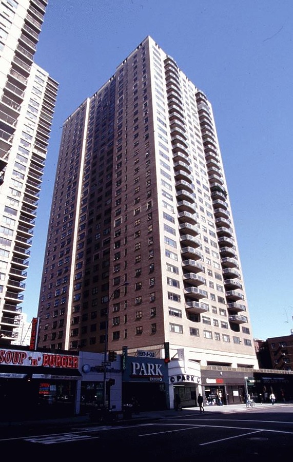 Georgetown Plaza Apartments by Scott Murphy