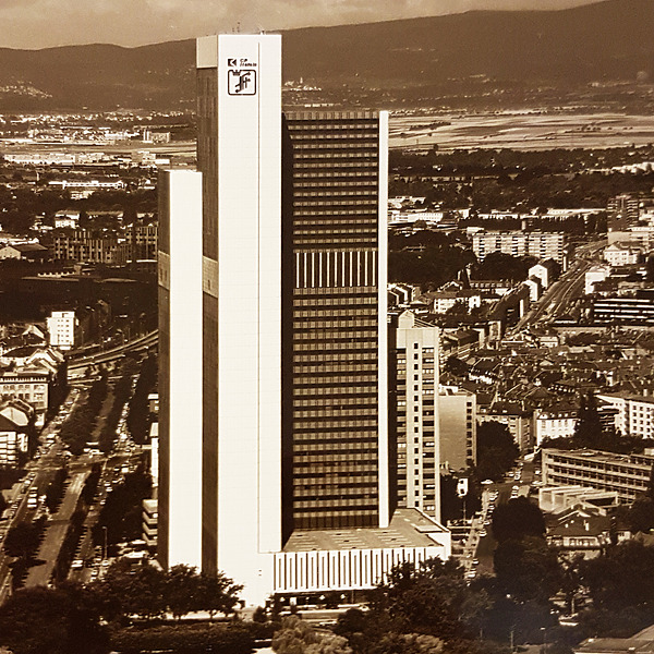 Plaza Büro Center by Wilhelm Geber
