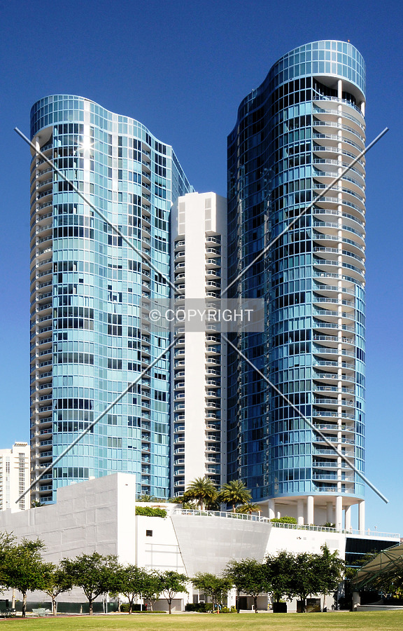 Las Olas River House by Jorge Molina