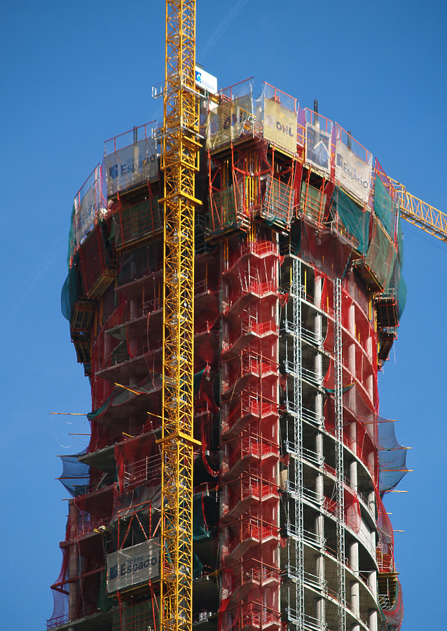 Torre Espacio by Cesar Serrano