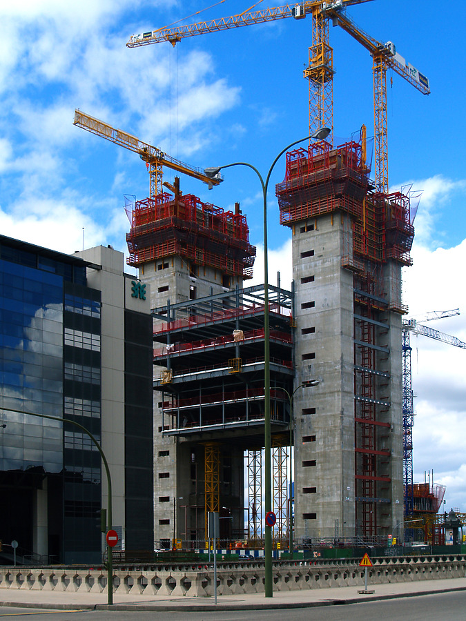 Torre Caja Madrid by Cesar Serrano