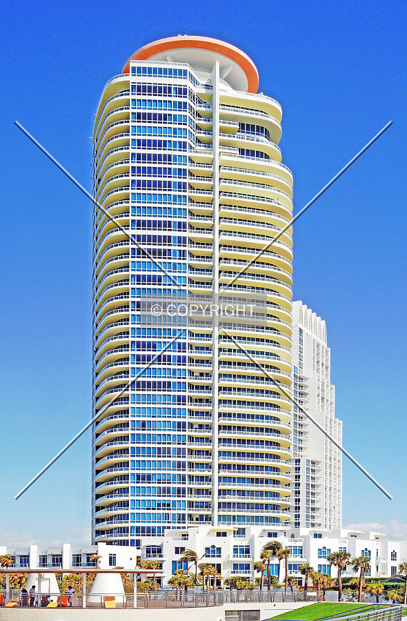 Continuum on South Beach, South Tower by Jorge Molina