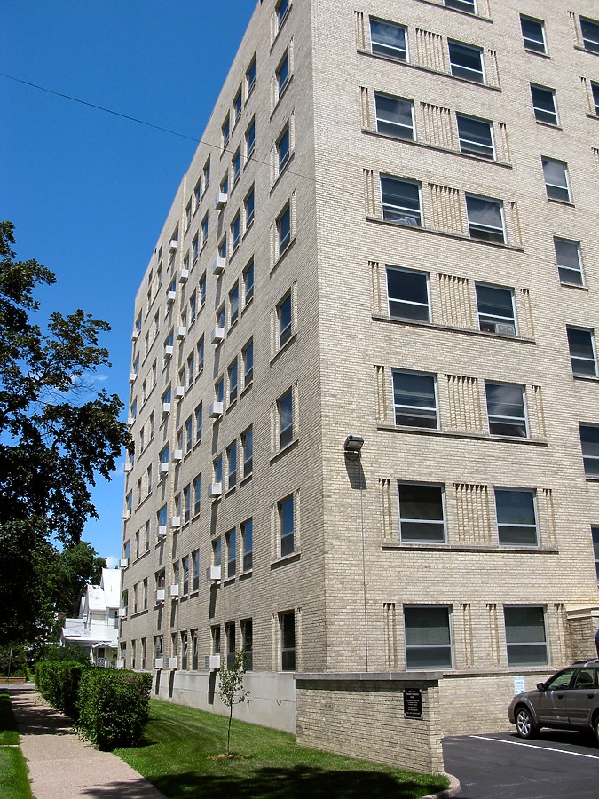 Elliott Arms by James Peacock