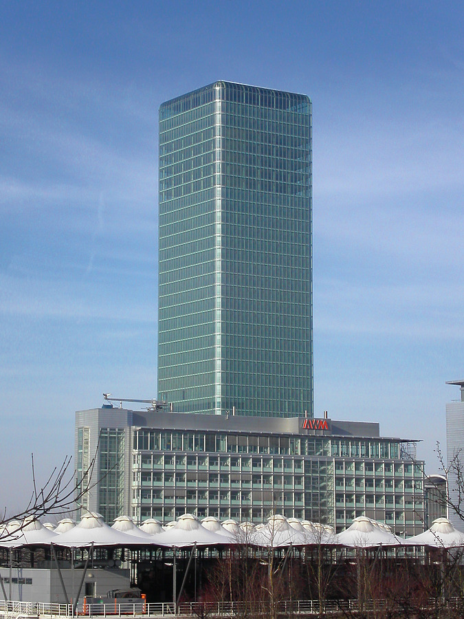 Hochhaus Uptown München by Cesar Serrano