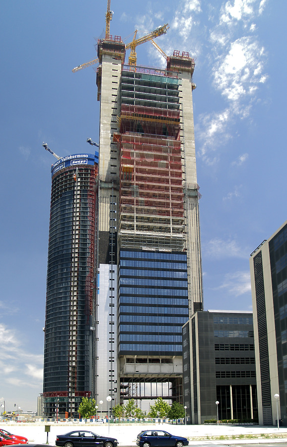 Torre Caja Madrid by Cesar Serrano