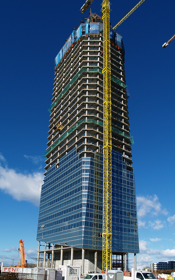 Torre de Cristal by Cesar Serrano