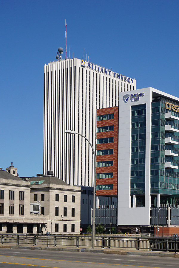 Alliant Tower by Ryan Hildebrand