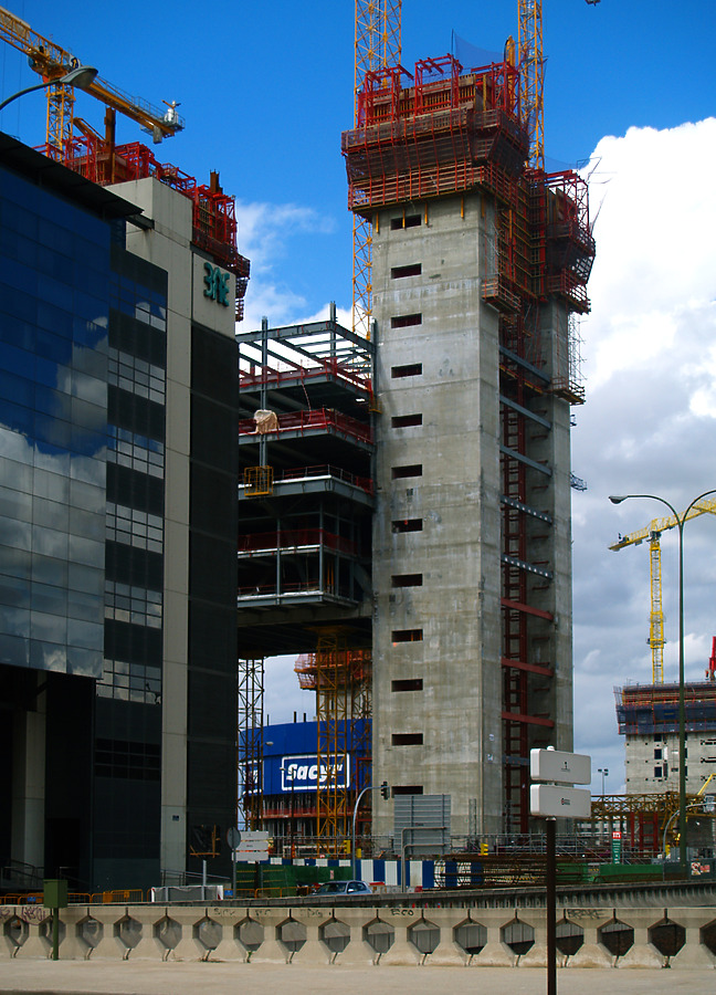 Torre Caja Madrid by Cesar Serrano