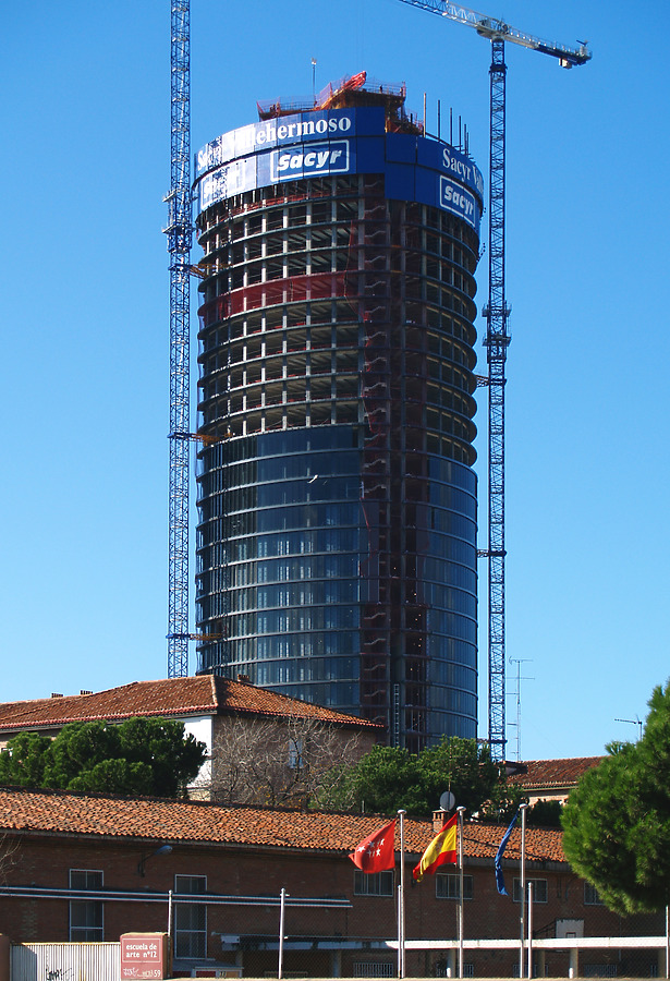 Torre Sacyr Vallehermoso by Cesar Serrano
