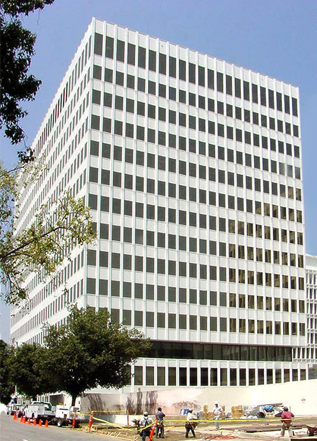 225 South Lake Avenue by Jim Schwartz