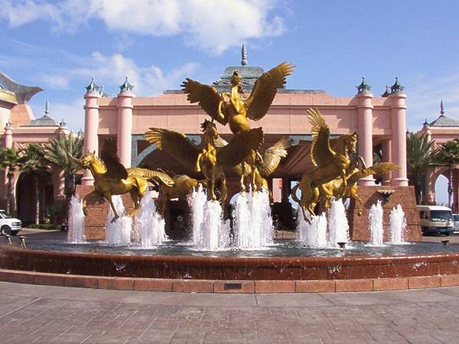 Atlantis Royal Tower East by Daniel Kieckhefer