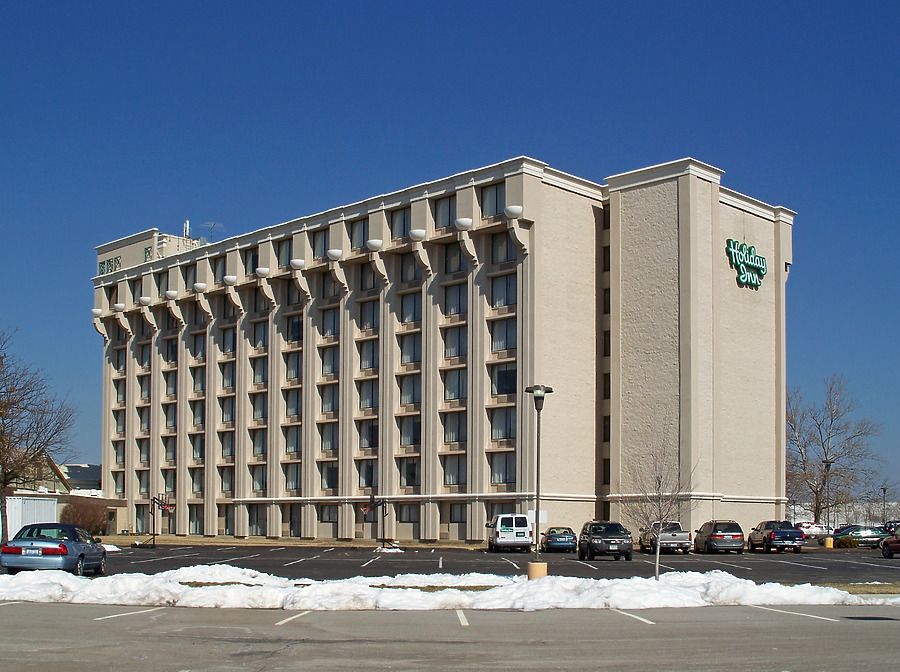 Holiday Inn - Airport West / Earth City by Ryan Hildebrand