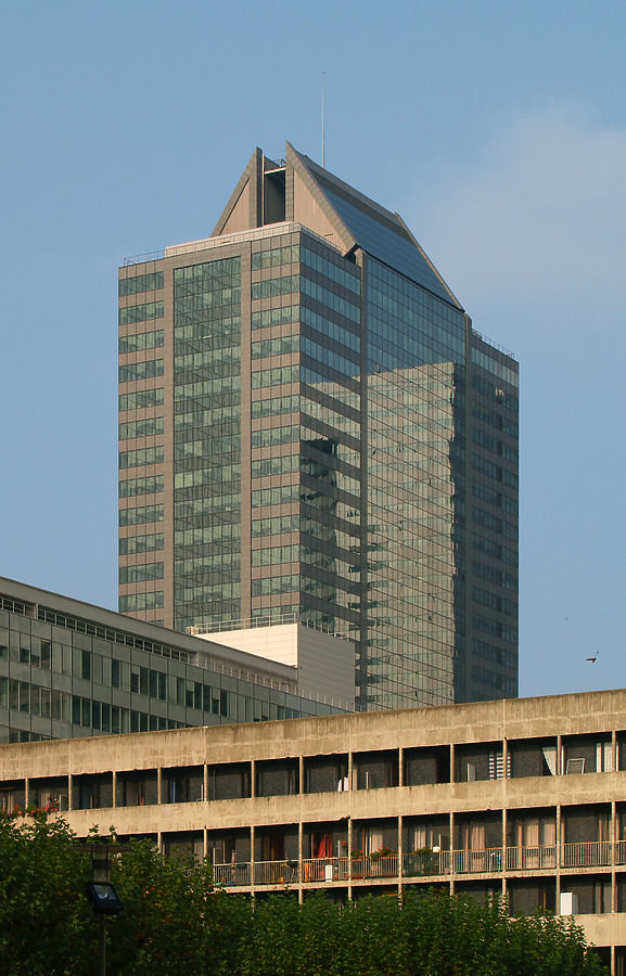 Tour Europlaza by Cesar Serrano